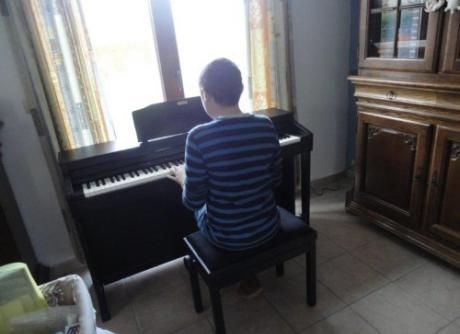 Simon et son piano 