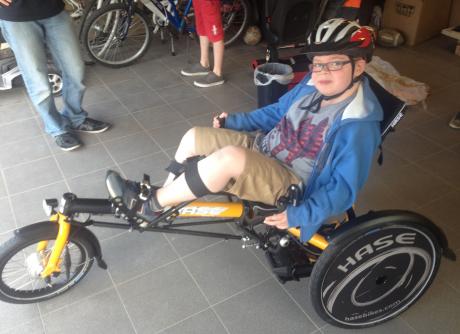 Gauthier et son vélo adapté