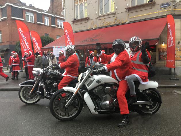 Pères Noël en moto