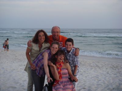 Emilie, Laura et Jérémy avec Cathy et "le patron"