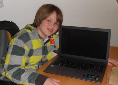 Nathanaël et son pc