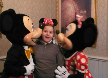 Julie avec Mickey et Minnie