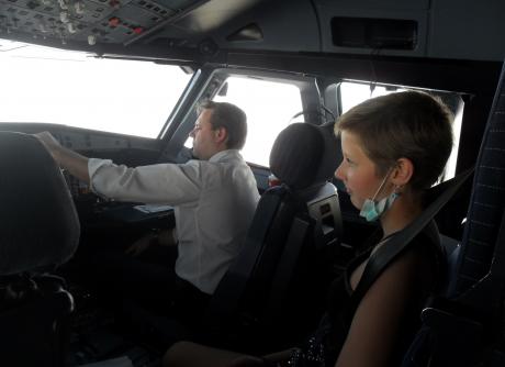 Fiona dans le cockpit
