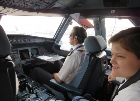Jonathan dans le cockpit 